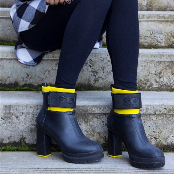 Sorel Shoes - NWT Sorel Medina III Rain Heeled Ankle Boots Green